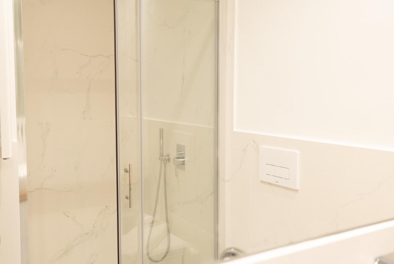 Liv - Luminous & Spacious In Pagrati Apartment