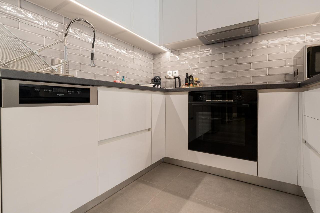 Liv - Luminous & Spacious In Pagrati Athens