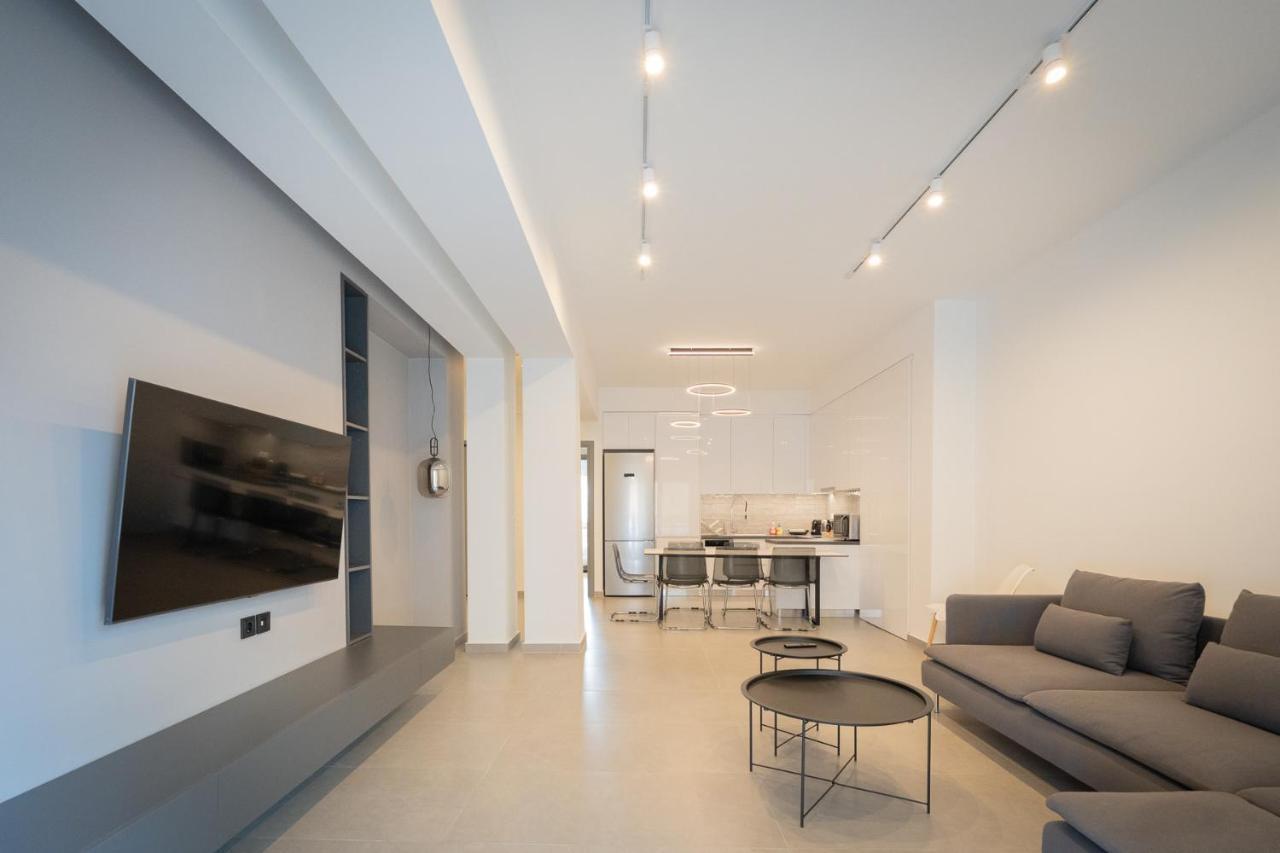 Liv - Luminous & Spacious In Pagrati Athens