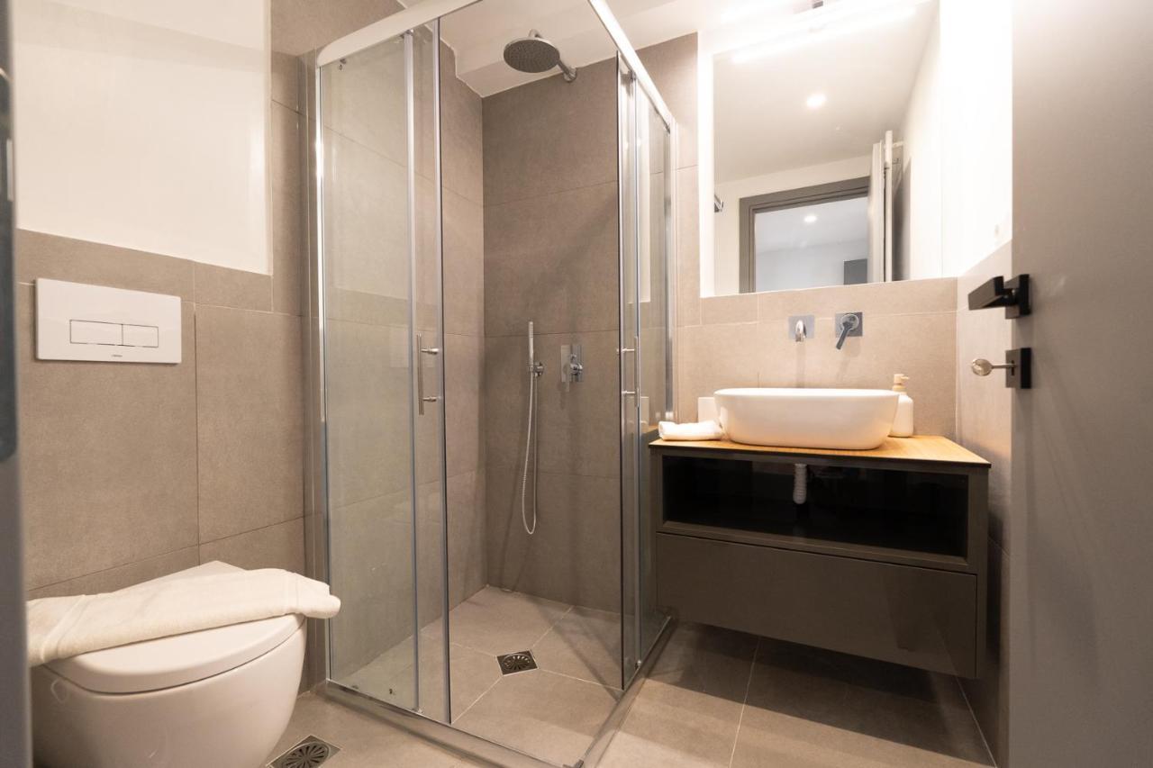 Liv - Luminous & Spacious In Pagrati Apartment Athens